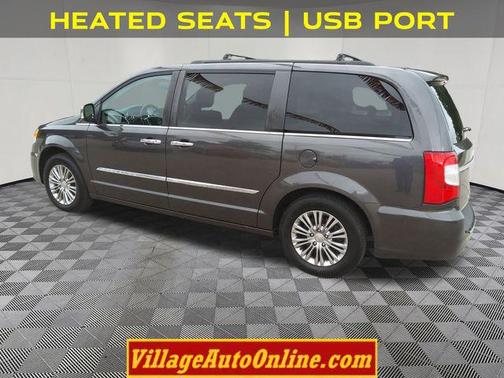 2016 Chrysler Town & Country Touring-L