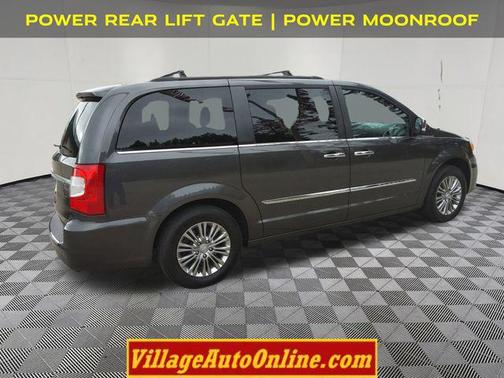 2016 Chrysler Town & Country Touring-L