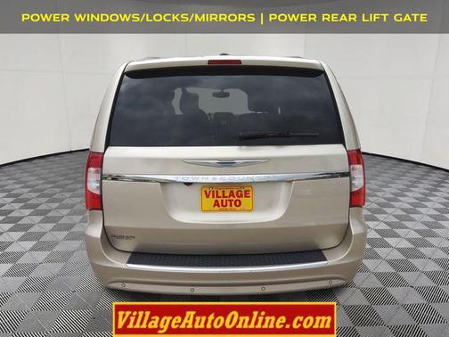 2015 Chrysler Town & Country Touring-L