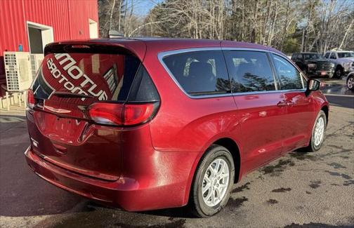 2021 Chrysler Voyager LX