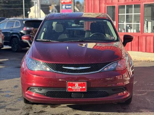 2021 Chrysler Voyager LX