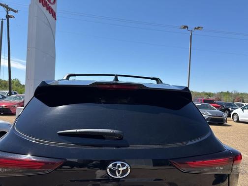 Midnight Black Metallic 2024 Toyota Highlander XSE