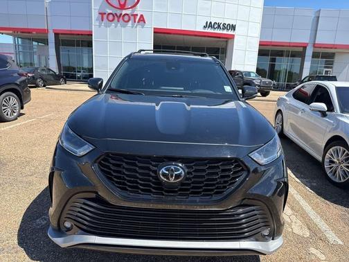 Midnight Black Metallic 2024 Toyota Highlander XSE