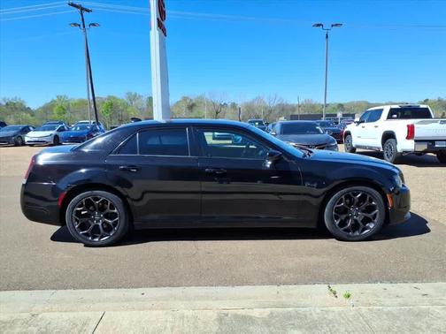 2019 Chrysler 300 Touring