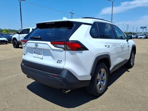 Ice Cap 2025 Toyota RAV4 Hybrid XLE