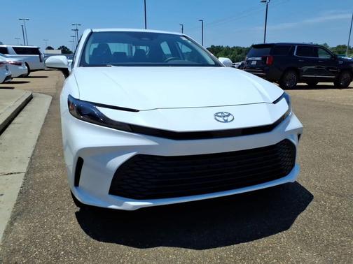 Ice Cap 2026 Toyota Camry LE