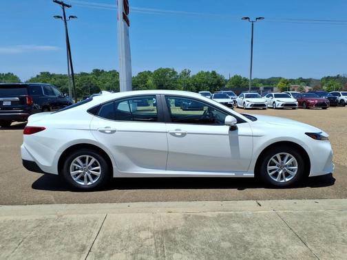 Ice Cap 2026 Toyota Camry LE