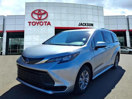 2025 Toyota Sienna LE