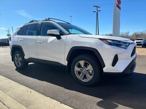 Ice Cap 2024 Toyota RAV4 XLE