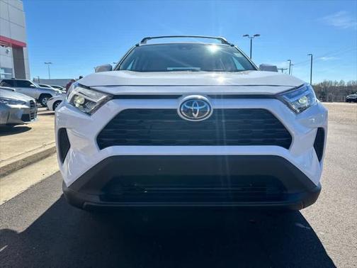 Ice Cap 2024 Toyota RAV4 XLE