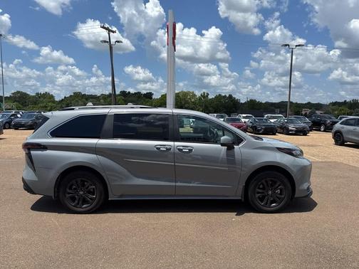 2024 Toyota Sienna Woodland Edition