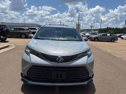 2024 Toyota Sienna Woodland Edition