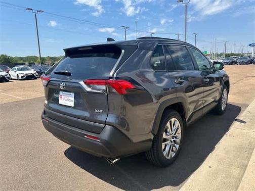 2020 Toyota RAV4 XLE Premium