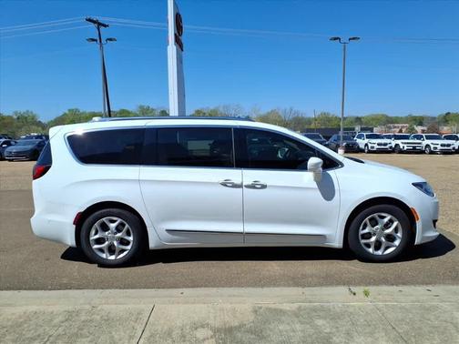 2019 Chrysler Pacifica Touring-L Plus