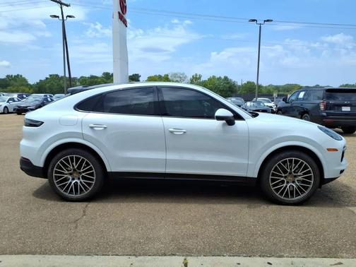 Carrara White Metallic 2022 Porsche Cayenne Platinum Edition