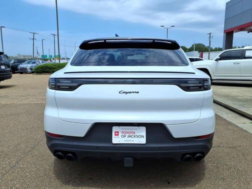 Carrara White Metallic 2022 Porsche Cayenne Platinum Edition