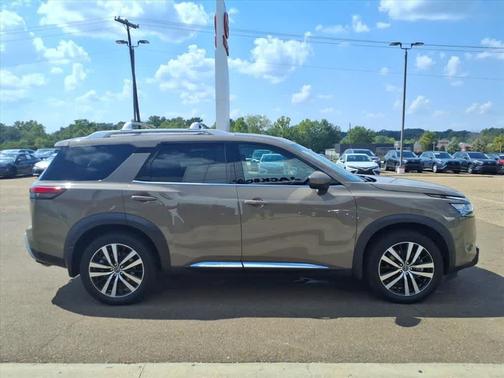 2023 Nissan Pathfinder Platinum 4WD