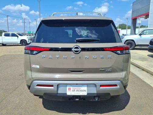 2023 Nissan Pathfinder Platinum 4WD