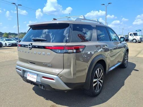 2023 Nissan Pathfinder Platinum 4WD