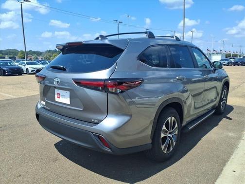 2025 Toyota Highlander XLE