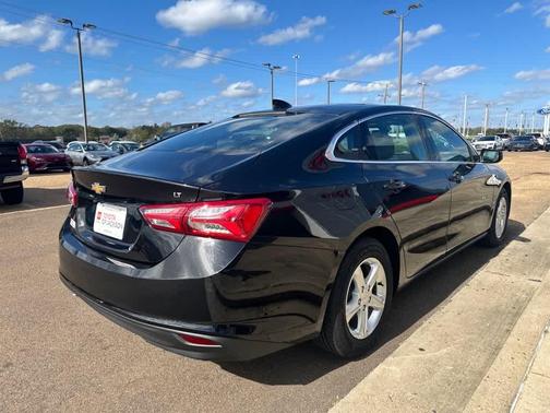 2022 Chevrolet Malibu FWD LT