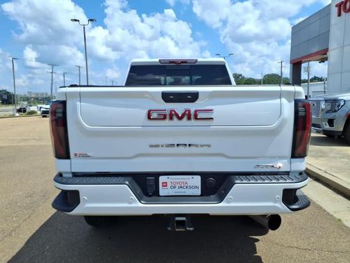 Summit White 2024 GMC Sierra 2500 AT4