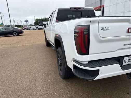 Summit White 2024 GMC Sierra 2500 AT4