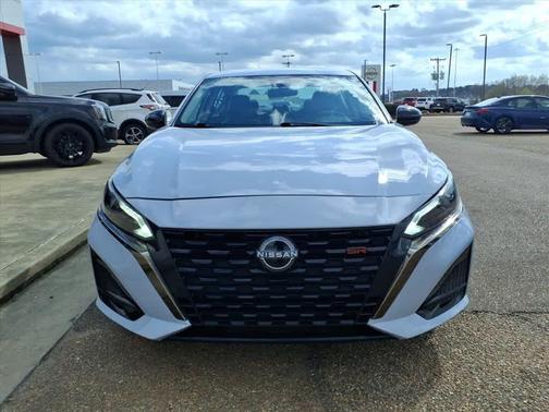 2025 Nissan Altima SR FWD