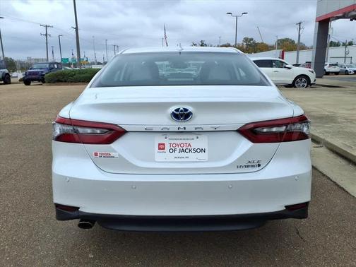 2022 Toyota Camry Hybrid XLE