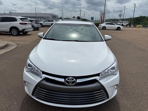 Super White 2016 Toyota Camry LE