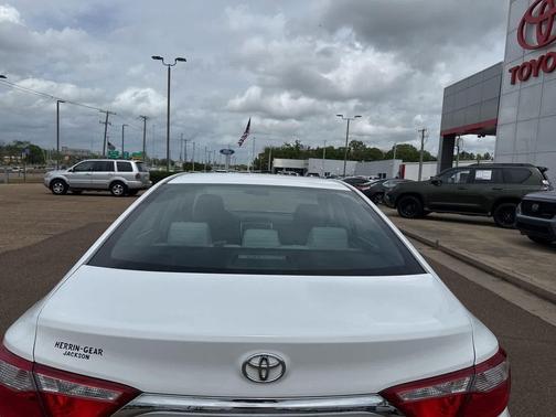Super White 2016 Toyota Camry LE