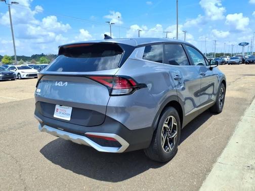 Everlasting Silver 2025 Kia Sportage LX