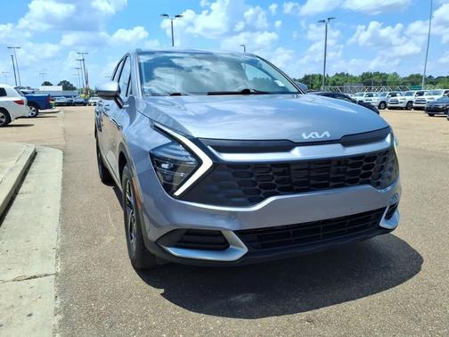 Everlasting Silver 2025 Kia Sportage LX