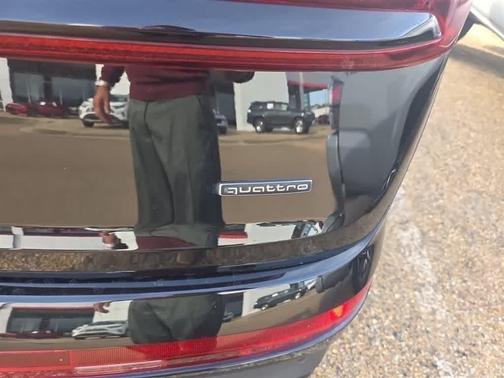 2023 Audi Q7 55 Premium Plus