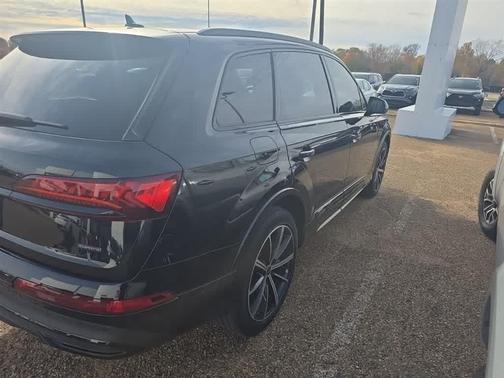 2023 Audi Q7 55 Premium Plus