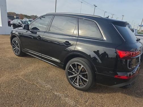 2023 Audi Q7 55 Premium Plus