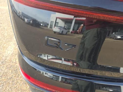 2023 Audi Q7 55 Premium Plus
