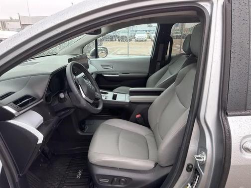 Celestial Silver Metallic 2025 Toyota Sienna XLE