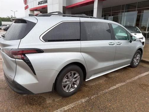 Celestial Silver Metallic 2025 Toyota Sienna XLE