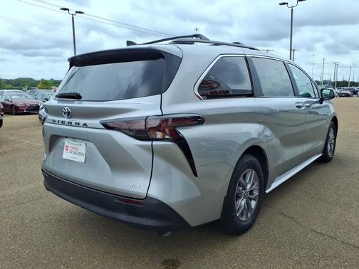 Celestial Silver Metallic 2025 Toyota Sienna XLE