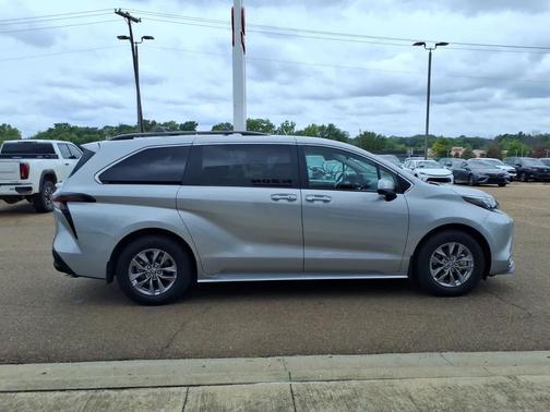 Celestial Silver Metallic 2025 Toyota Sienna XLE