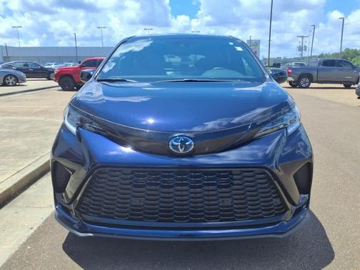 2025 Toyota Sienna XSE 7 Passenger