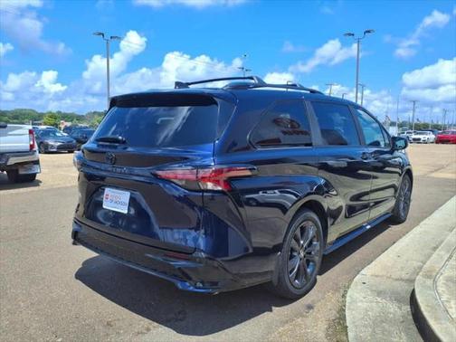 2025 Toyota Sienna XSE 7 Passenger