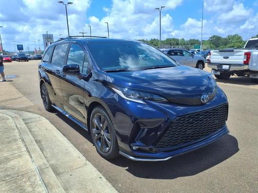 2025 Toyota Sienna XSE 7 Passenger
