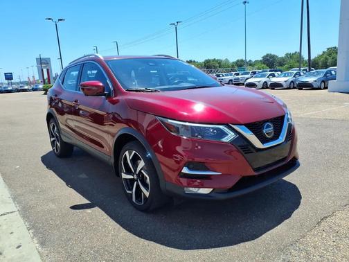 Scarlet Ember Pearl Metallic 2022 Nissan Rogue Sport SL