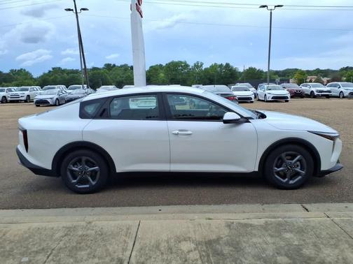Snow White Pearl 2025 Kia K4 LXS