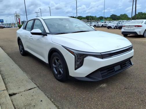 Snow White Pearl 2025 Kia K4 LXS