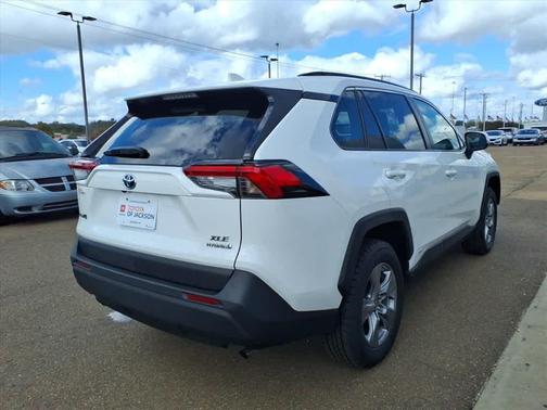 2022 Toyota RAV4 Hybrid XLE