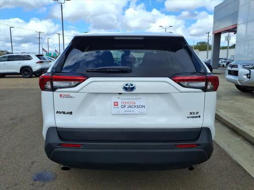 2022 Toyota RAV4 Hybrid XLE