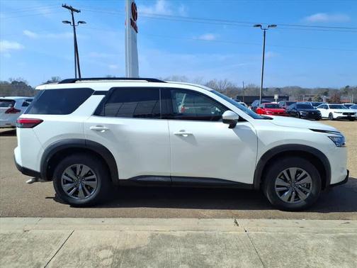 2025 Nissan Pathfinder SV FWD